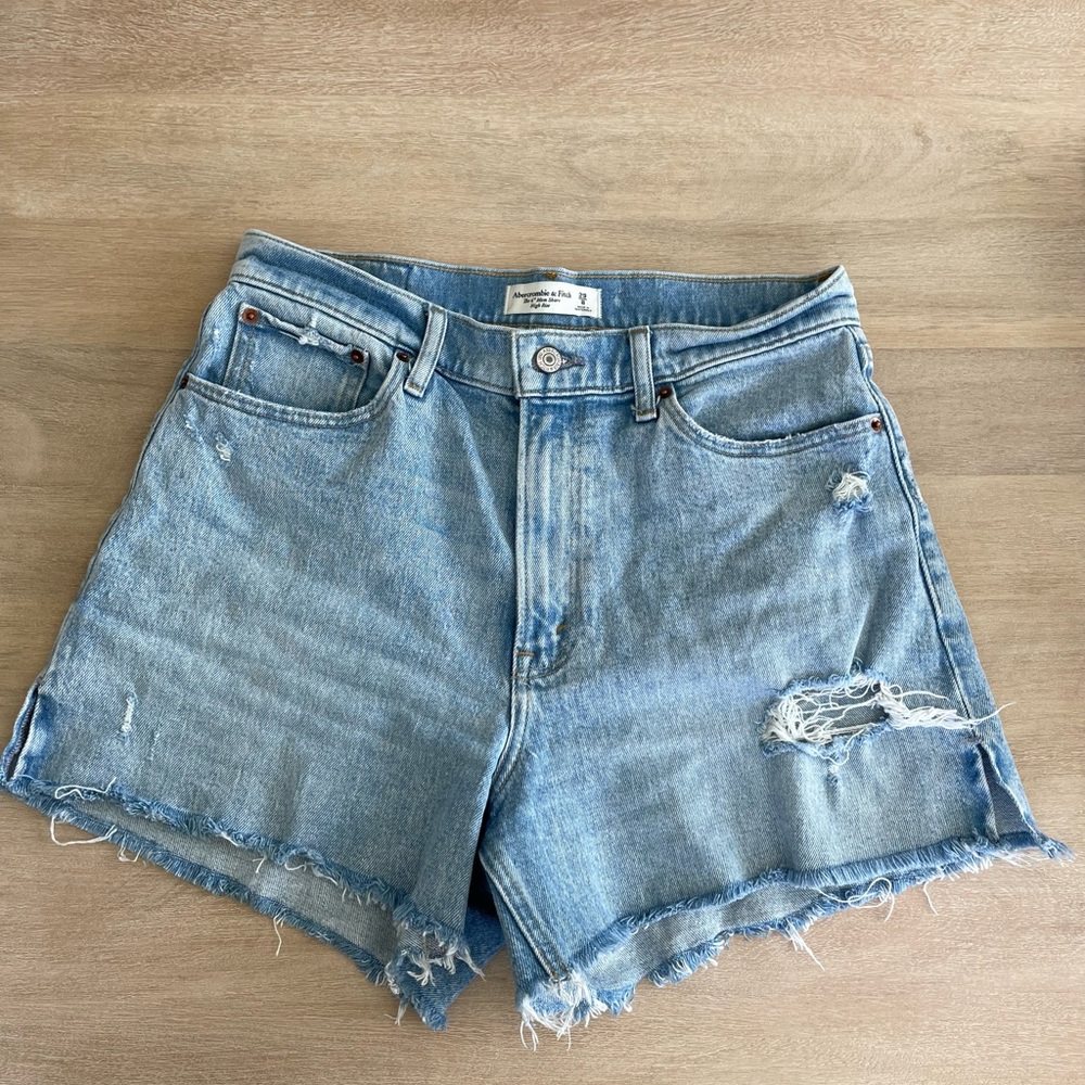 Abercrombie Curve Love High Rise 4 inch Mom Shorts